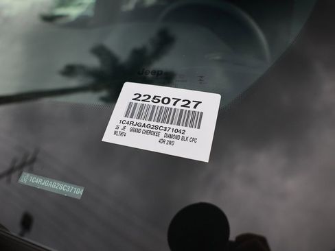 New 2025 Jeep Grand Cherokee Laredo image 33