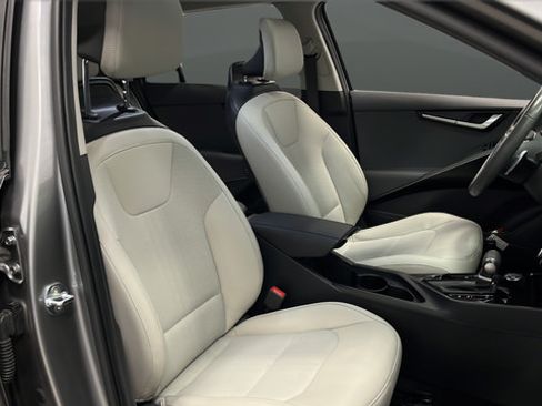 Used 2024 Kia Niro EX Touring FWD image 23