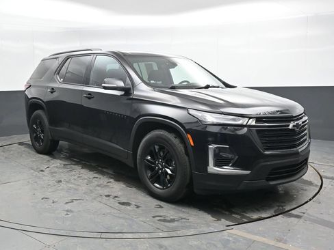 Used 2022 Chevrolet Traverse LT w/ Midnight/Sport Edition image 5
