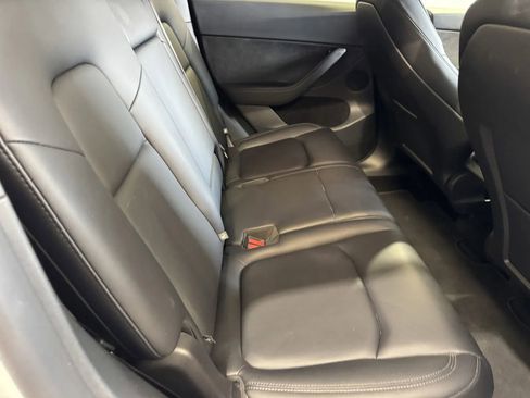 Used 2025 Tesla Model Y Long Range AWD/4WD image 8