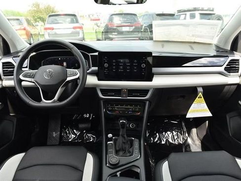 New 2026 Volkswagen Taos SEL image 7