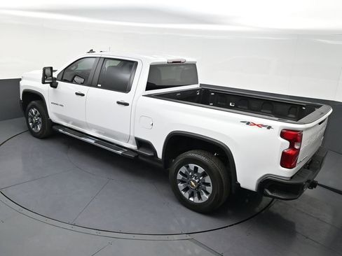 Used 2023 Chevrolet Silverado 2500 Custom w/ Custom Value Package image 15