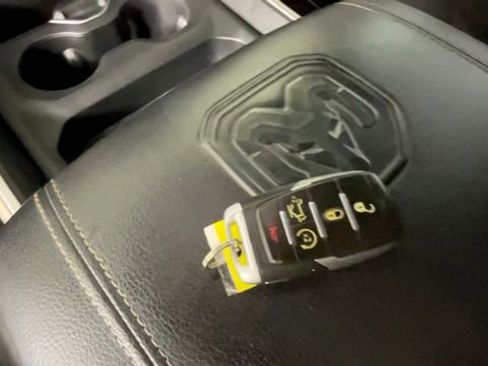 Used 2019 RAM 1500 Laramie AWD/4WD image 27
