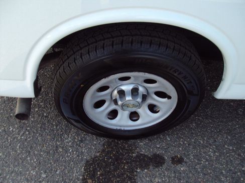 Used 2013 Chevrolet Express 1500 LS AWD/4WD image 30