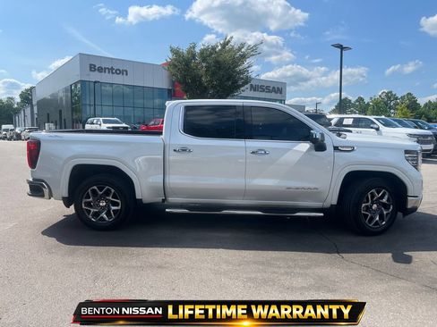 Used 2022 GMC Sierra 1500 SLT AWD/4WD image 9