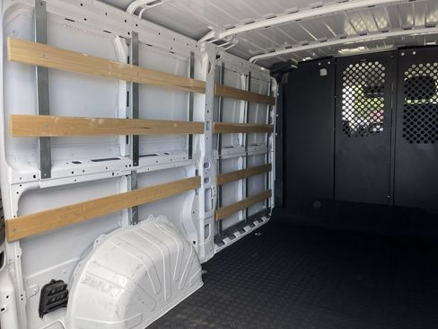 Used 2025 RAM ProMaster 2500 w/ U-Haul Equipment Group FWD image 22