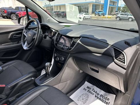 Certified 2020 Chevrolet Trax LT w/ LT Convenience Package AWD/4WD image 19