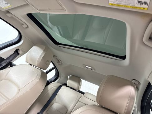 Used 2020 Jaguar XE S image 17