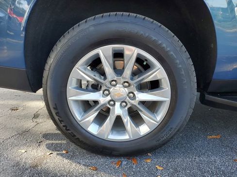 Used 2025 Chevrolet Suburban Premier RWD image 5