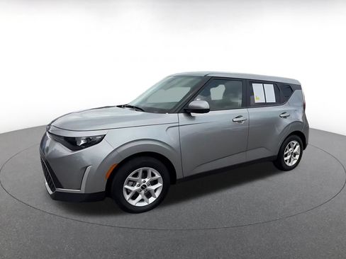 Used 2025 Kia Soul LX w/ LX Technology Package FWD image 6