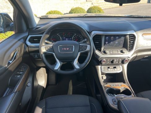 Used 2022 GMC Acadia SLE w/ Driver Convenience Package image 2