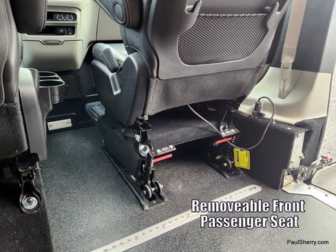 Used 2022 Chrysler Pacifica Touring-L FWD image 30
