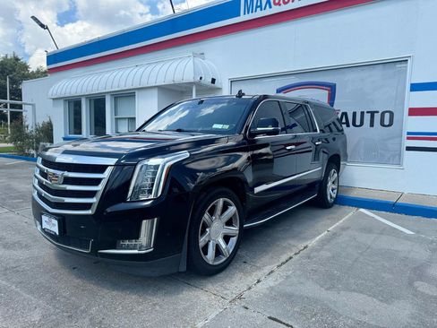 Used 2019 Cadillac Escalade ESV Luxury AWD/4WD image 14