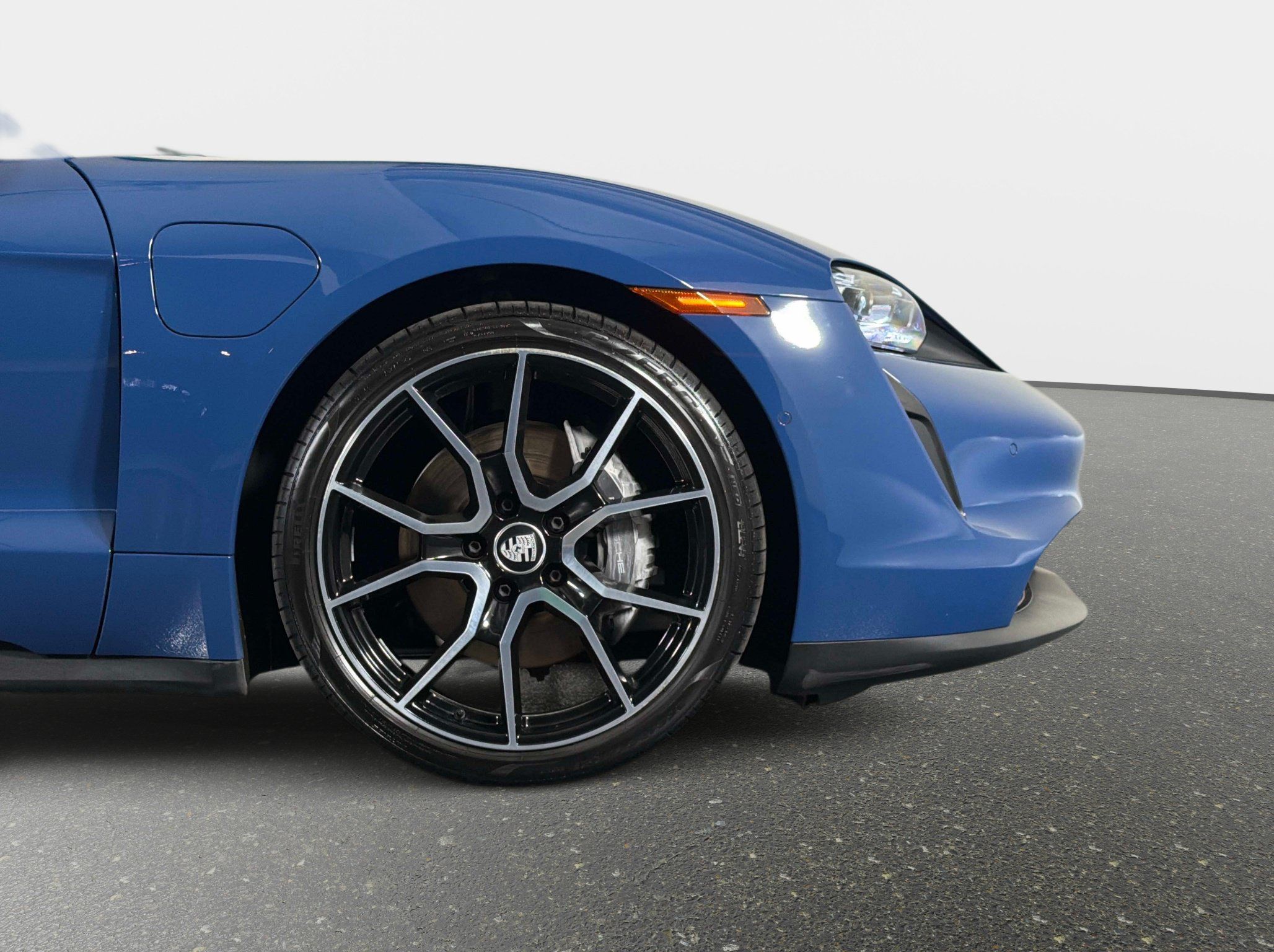 Used 2023 Porsche Taycan RWD image 4