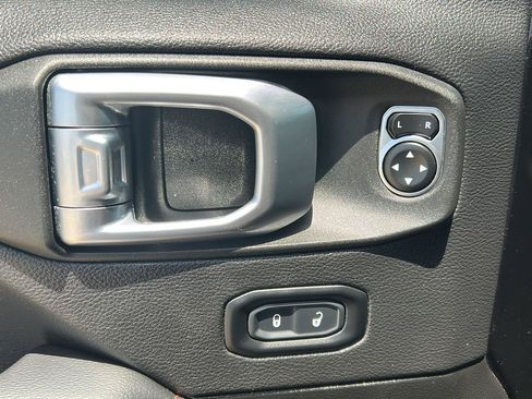 Used 2023 Jeep Gladiator Mojave w/ Cold Weather Group AWD/4WD image 9