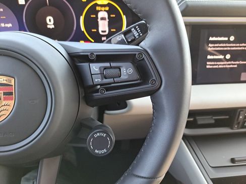 Certified 2025 Porsche Macan Electric image 32