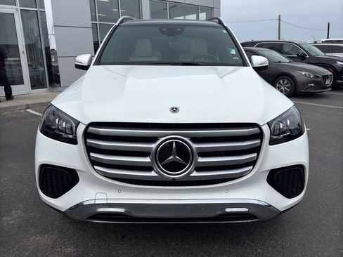 Used 2025 Mercedes-Benz GLS 450 4MATIC image 2