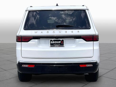 Used 2024 Jeep Wagoneer 4WD image 5