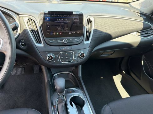 Used 2025 Chevrolet Malibu LT FWD image 18