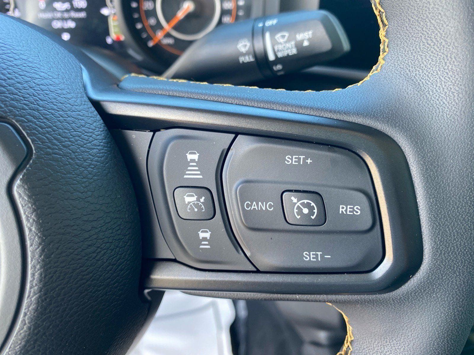 Used 2025 Jeep Gladiator Sport AWD/4WD image 18