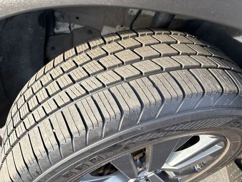 Used 2024 Nissan Pathfinder SV w/ SV Premium Package image 29