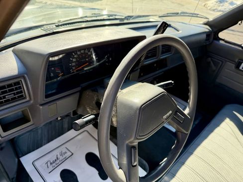 Used 1987 Toyota Pickup Deluxe image 14