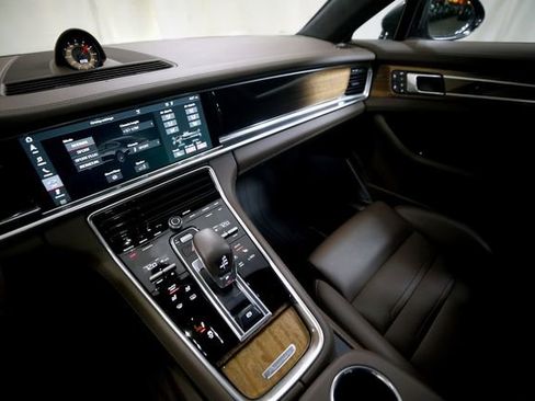 Used 2018 Porsche Panamera 4 Executive image 8
