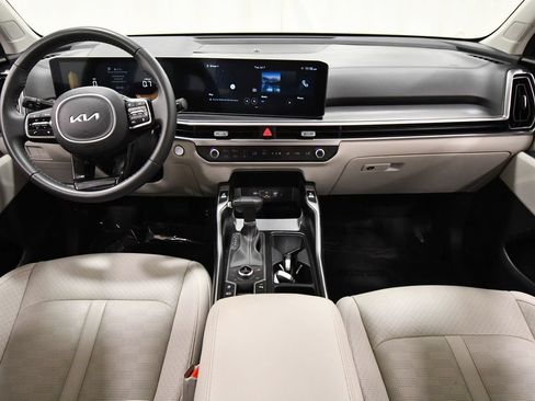 Certified 2024 Kia Sorento S w/ Panoramic Sunroof Package AWD/4WD image 3
