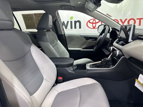 Used 2025 Toyota RAV4 XLE Premium image 12