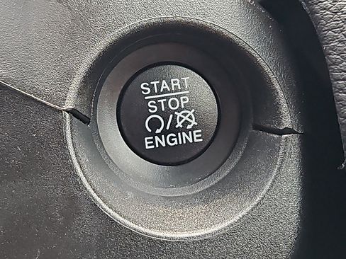 Used 2018 Jeep Compass Latitude w/ Popular Equipment Group AWD/4WD image 24