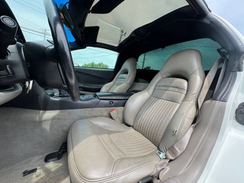 Used 1997 Chevrolet Corvette Coupe w/ Memory Pkg RWD image 16