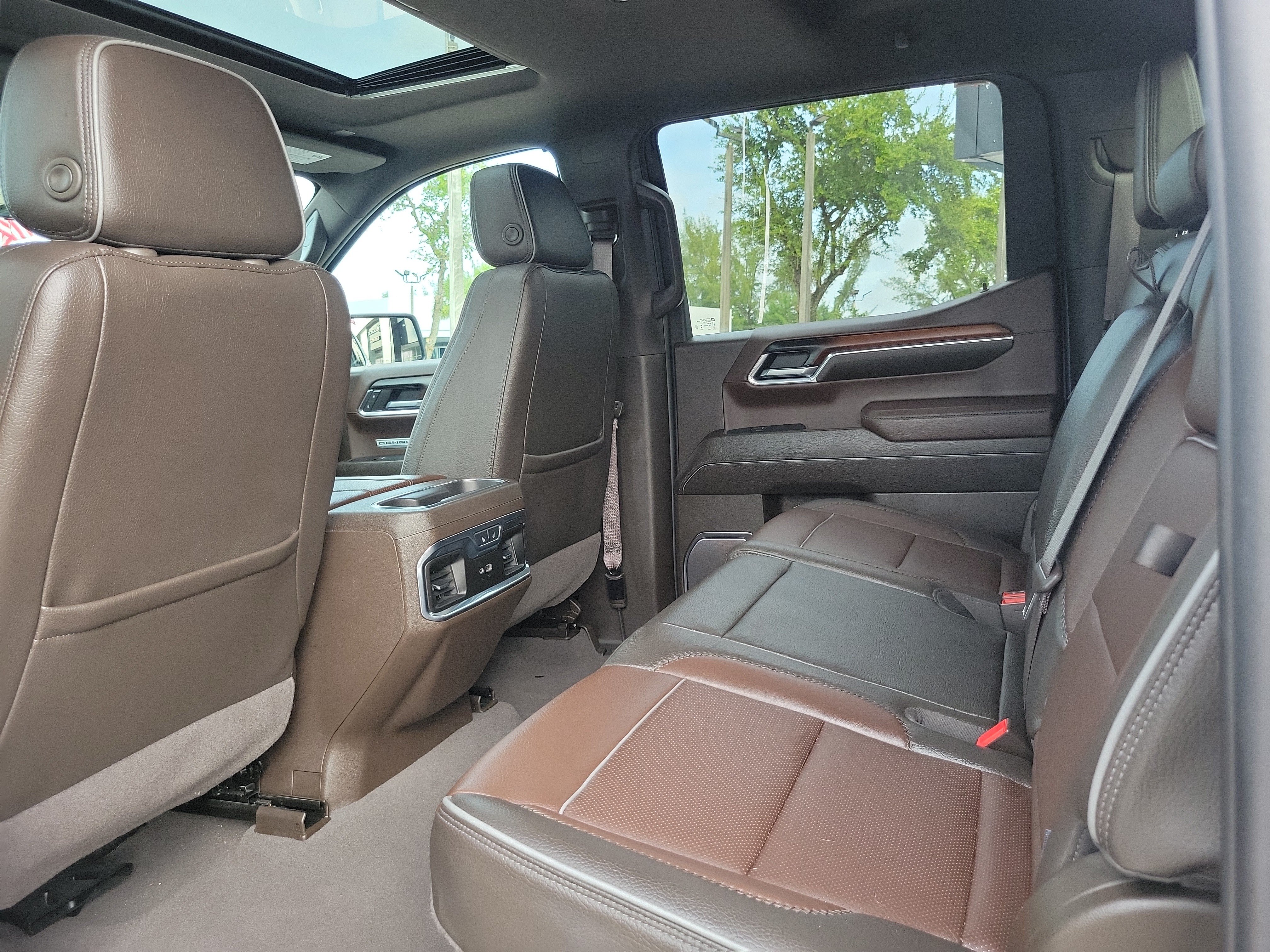 Used 2024 GMC Sierra 1500 Denali w/ Denali Reserve Package AWD/4WD image 15