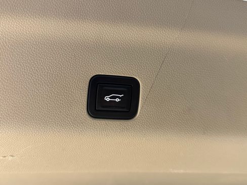 Used 2023 Cadillac Escalade Premium Luxury AWD/4WD image 50