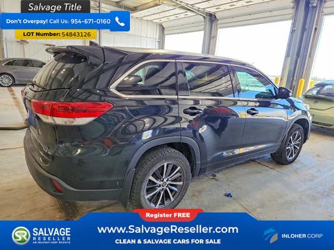Used 2017 Toyota Highlander XLE w/ Carpet Mat Package AWD/4WD image 4