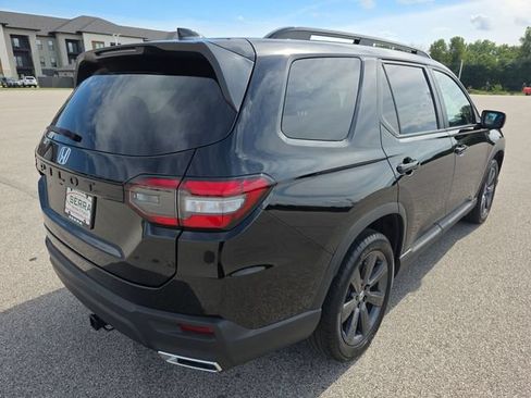 Used 2025 Honda Pilot Sport image 13