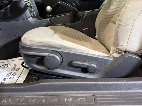 Used 2013 Ford Mustang GT RWD image 19