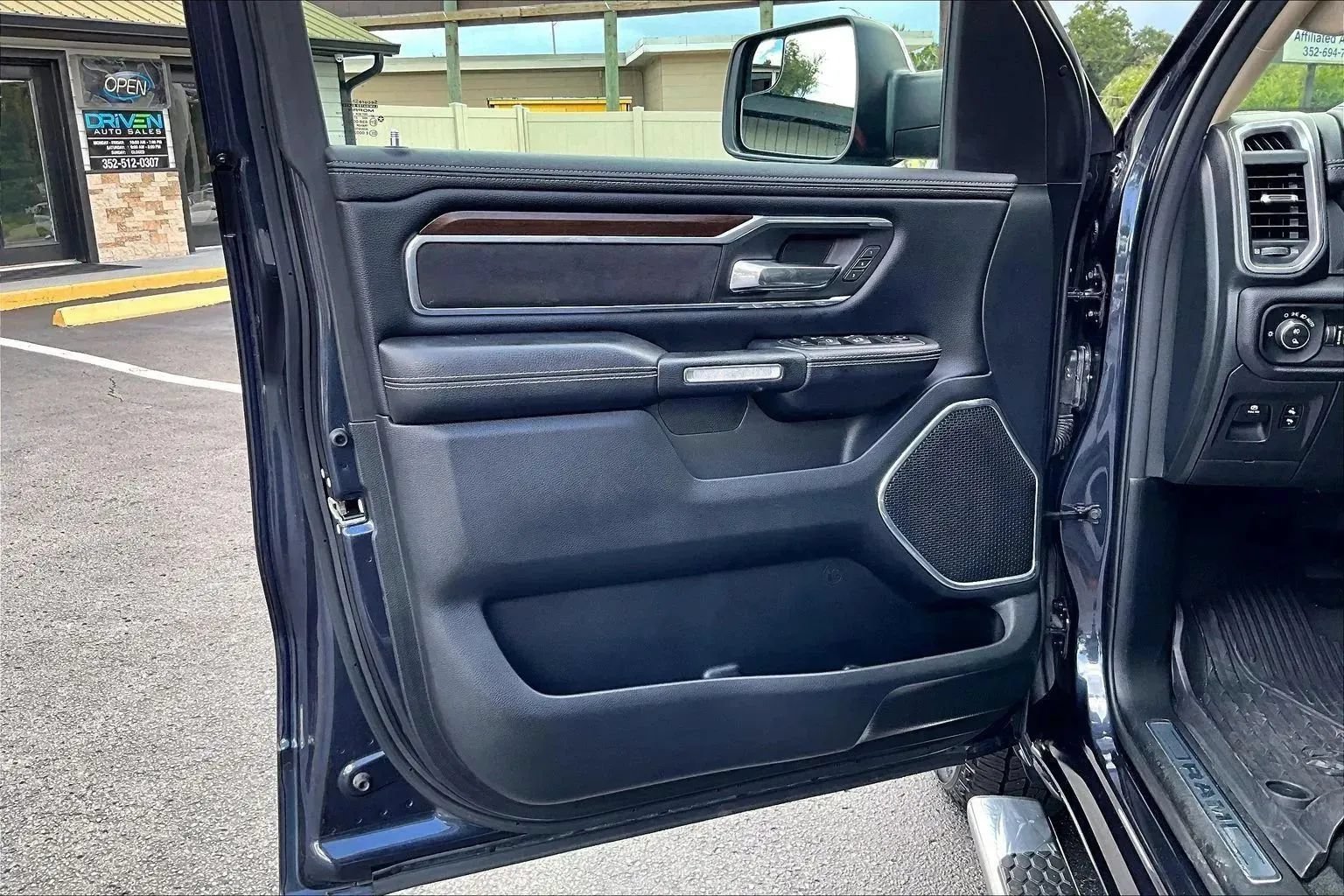 Used 2021 RAM 1500 Laramie RWD image 17