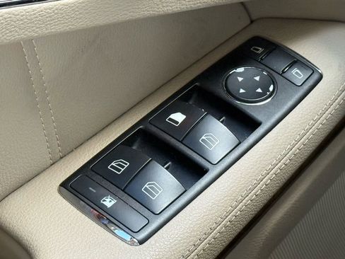 Used 2010 Mercedes-Benz E 350 4MATIC Sedan image 18