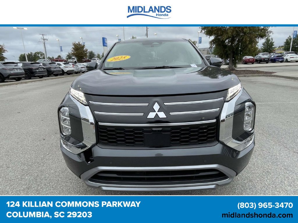 Used 2025 Mitsubishi Outlander SE FWD image 2