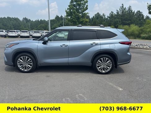 Used 2023 Toyota Highlander Platinum AWD/4WD image 4