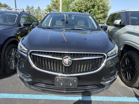 Used 2021 Buick Enclave Essence w/ Sound and Sites Package AWD/4WD image 3