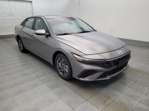 Used 2024 Hyundai Elantra SEL FWD image 13