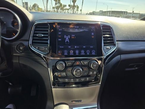 Used 2019 Jeep Grand Cherokee Altitude image 19