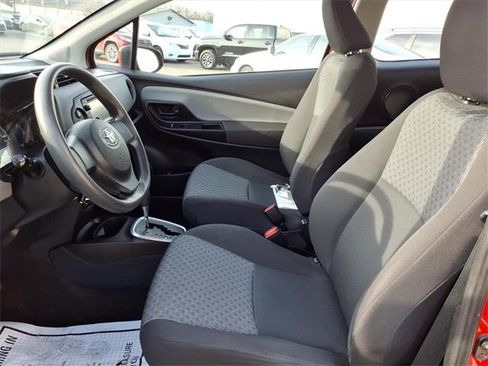 Used 2015 Toyota Yaris L image 3