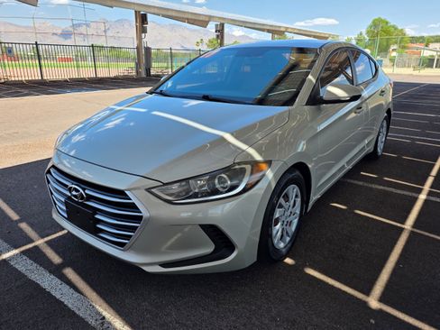 Used 2017 Hyundai Elantra SE FWD image 1