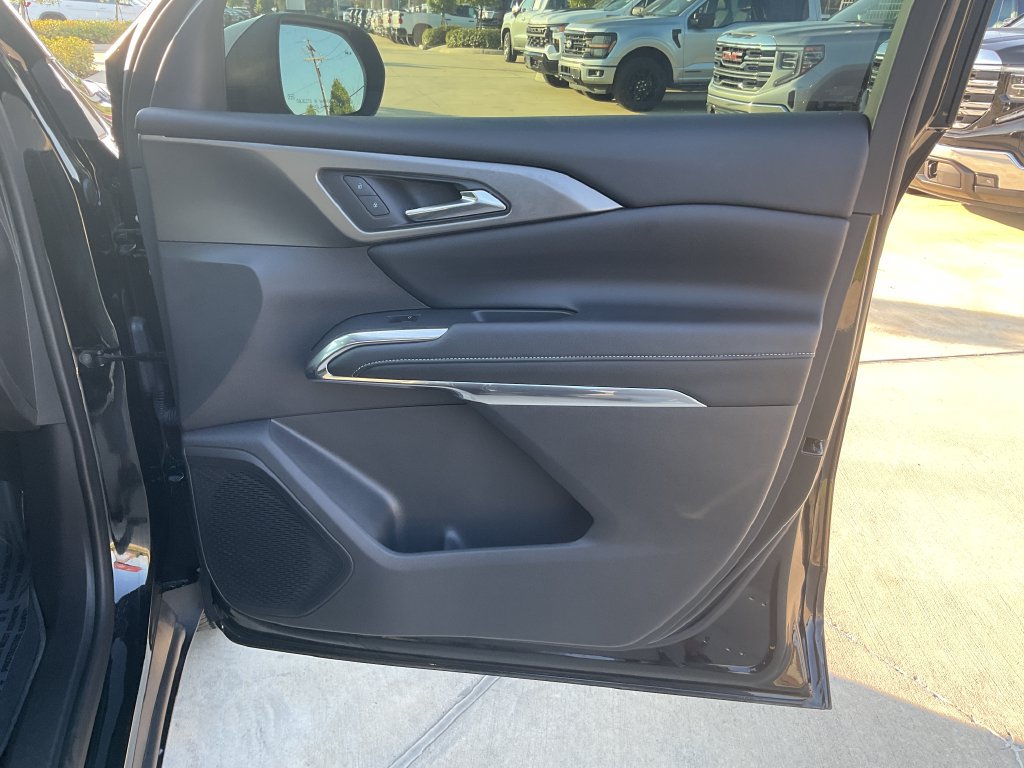 Used 2026 Chevrolet Traverse LT FWD image 19