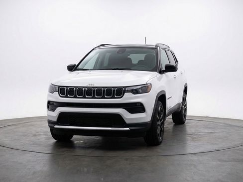 Used 2025 Jeep Compass Limited image 2