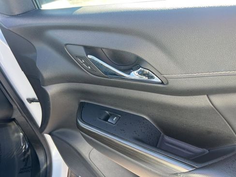 Used 2023 GMC Acadia SLT image 19