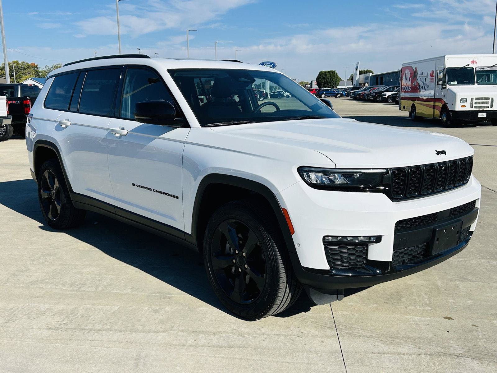 Used 2023 Jeep Grand Cherokee L Limited w/ Luxury Tech Group II AWD/4WD image 2