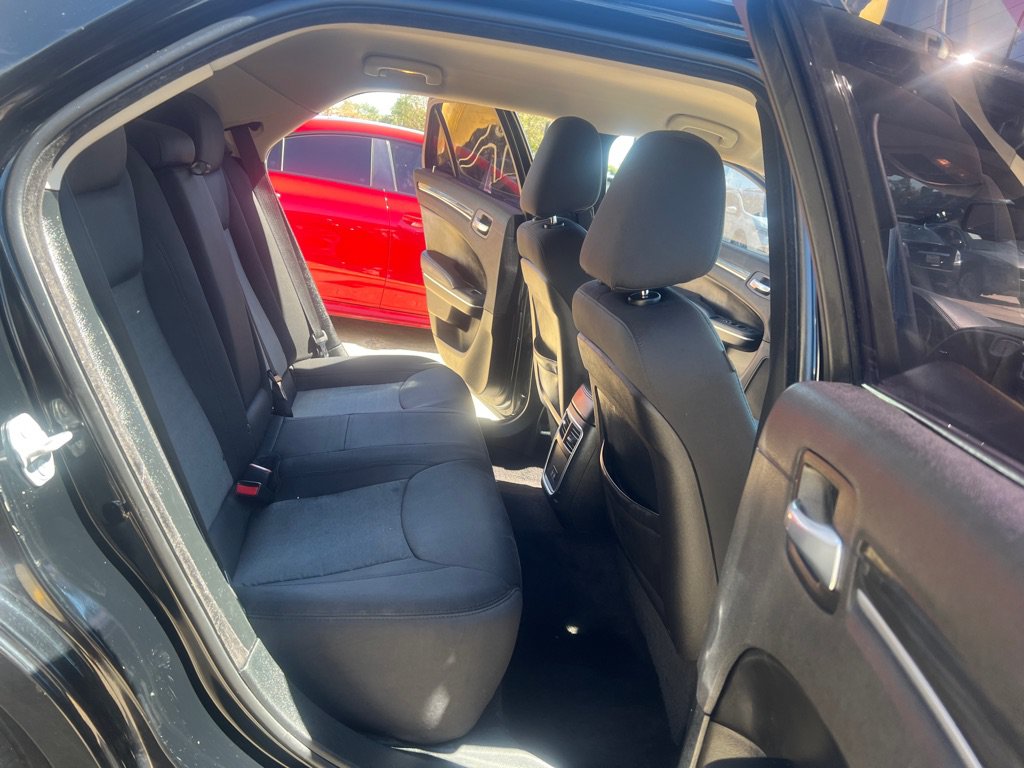 Used 2018 Chrysler 300 Touring RWD image 15